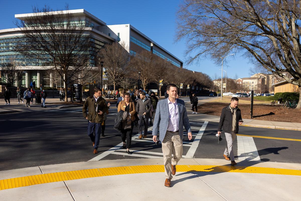 coles schools of business economic majors walking across ksu campus